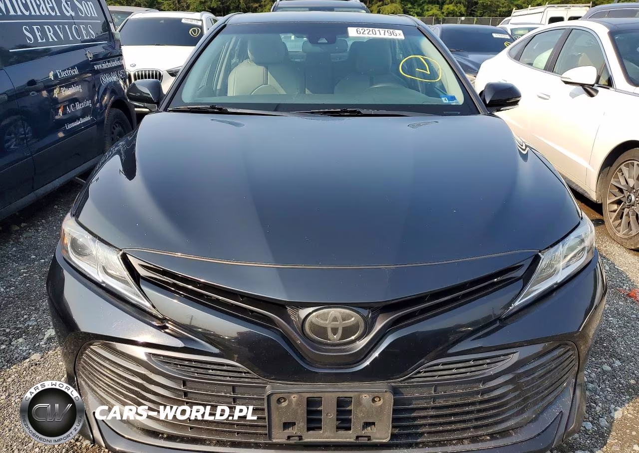 2018 Toyota Camry Le VIN:4T1B11HK6JU007798 - 5