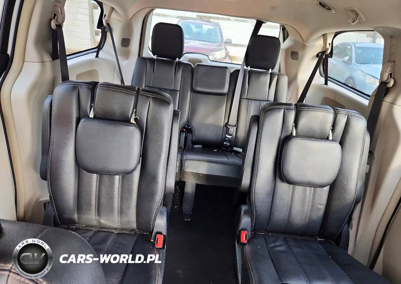 2016 Chrysler Town & Country Touring VIN:2C4RC1BG0GR157767 - 10