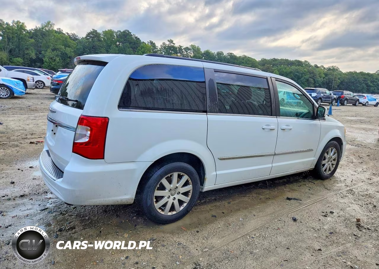 2016 Chrysler Town & Country Touring VIN:2C4RC1BG0GR157767 - 3
