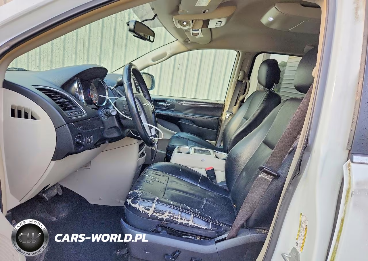 2016 Chrysler Town & Country Touring VIN:2C4RC1BG0GR157767 - 7