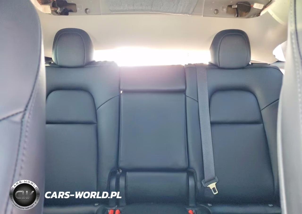 2021 Tesla Model Y VIN:5YJYGDEF1MF194757 - 10
