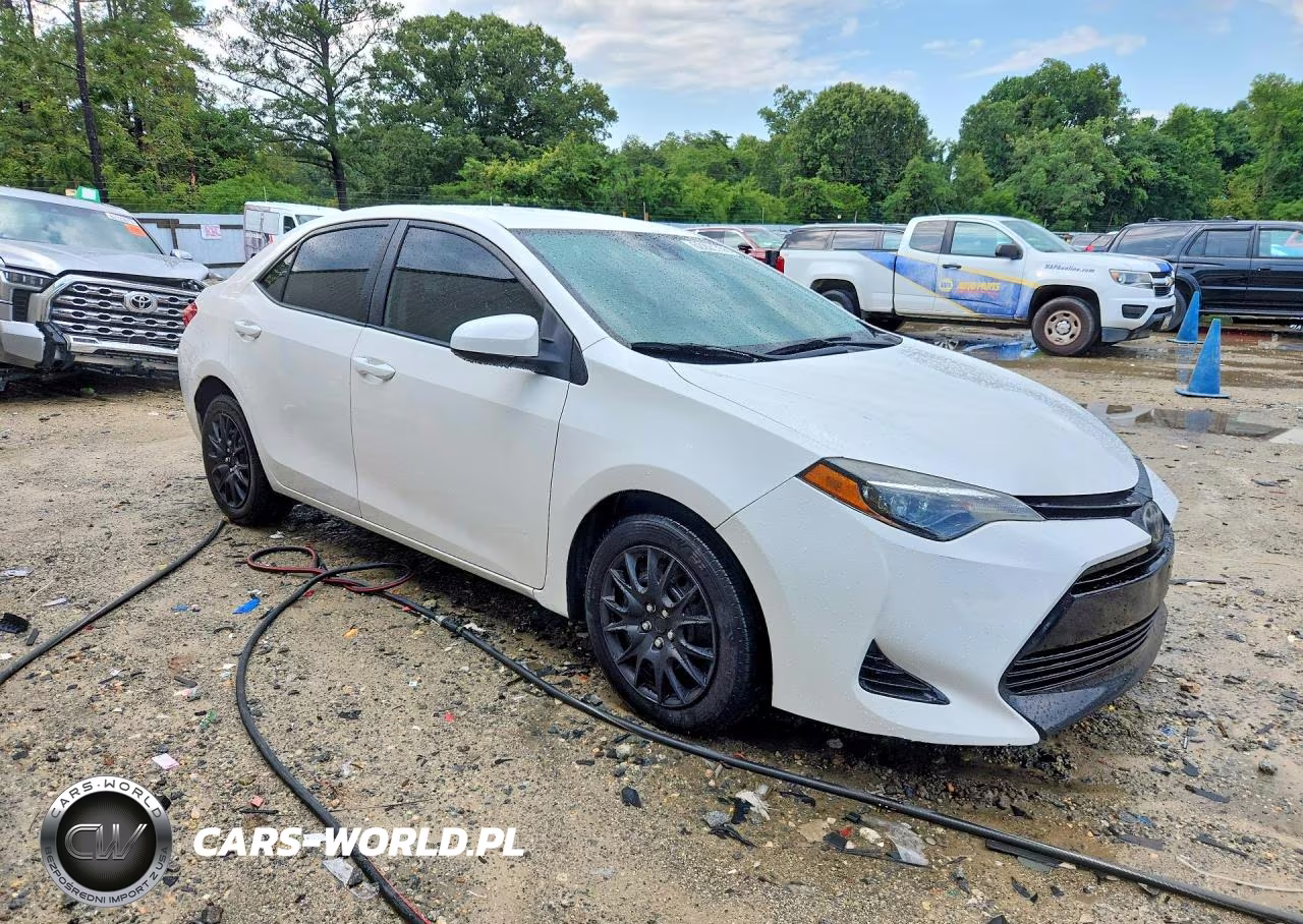 2018 Toyota Corolla Le VIN:2T1BURHE4JC100823 - 4