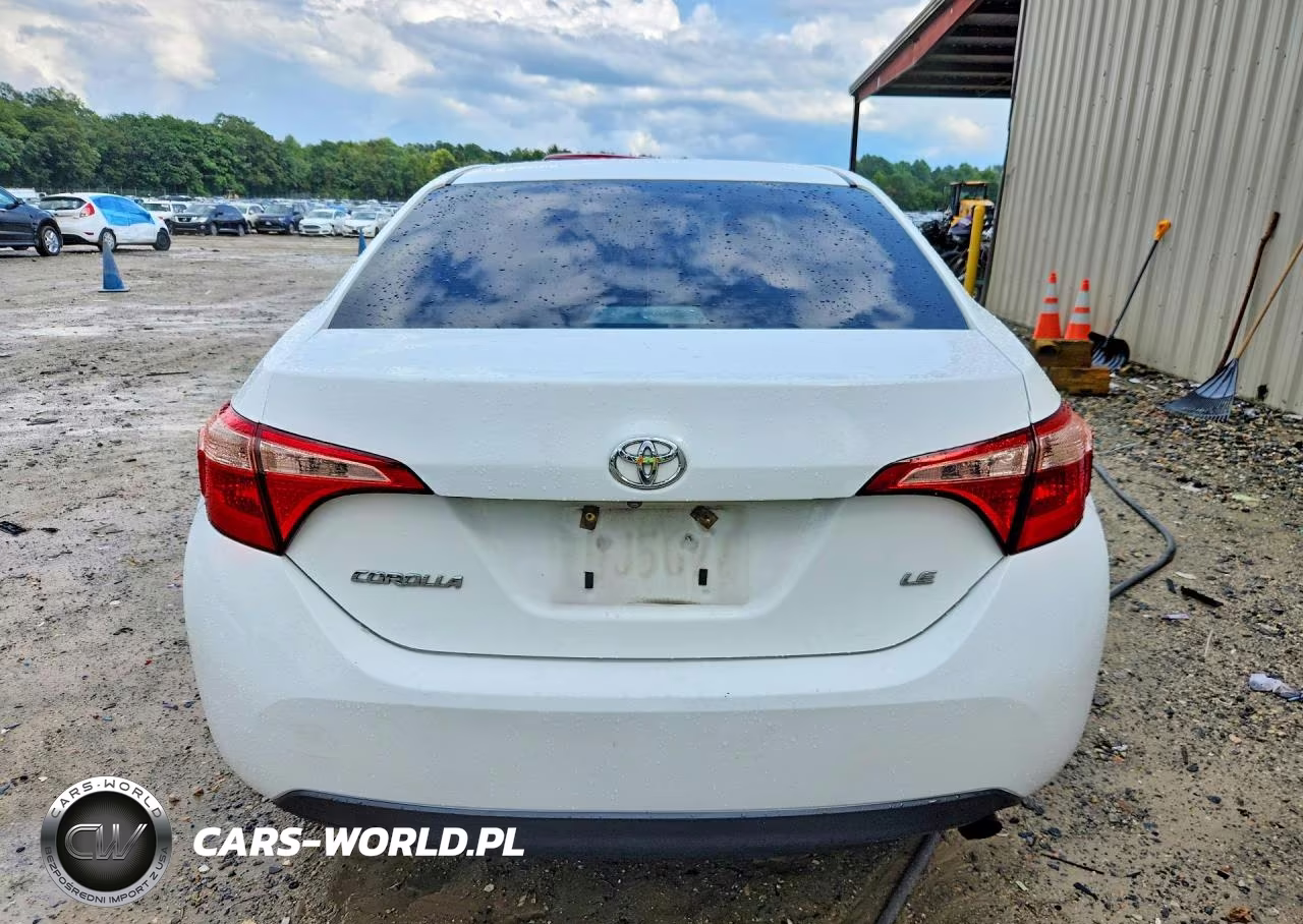 2018 Toyota Corolla Le VIN:2T1BURHE4JC100823 - 6