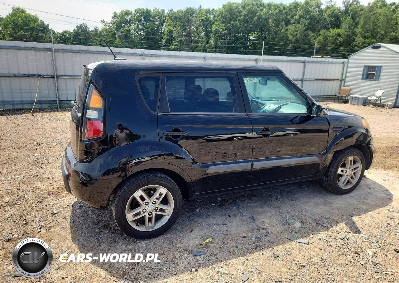2011 Kia Soul + VIN:KNDJT2A28B7242343 - 3