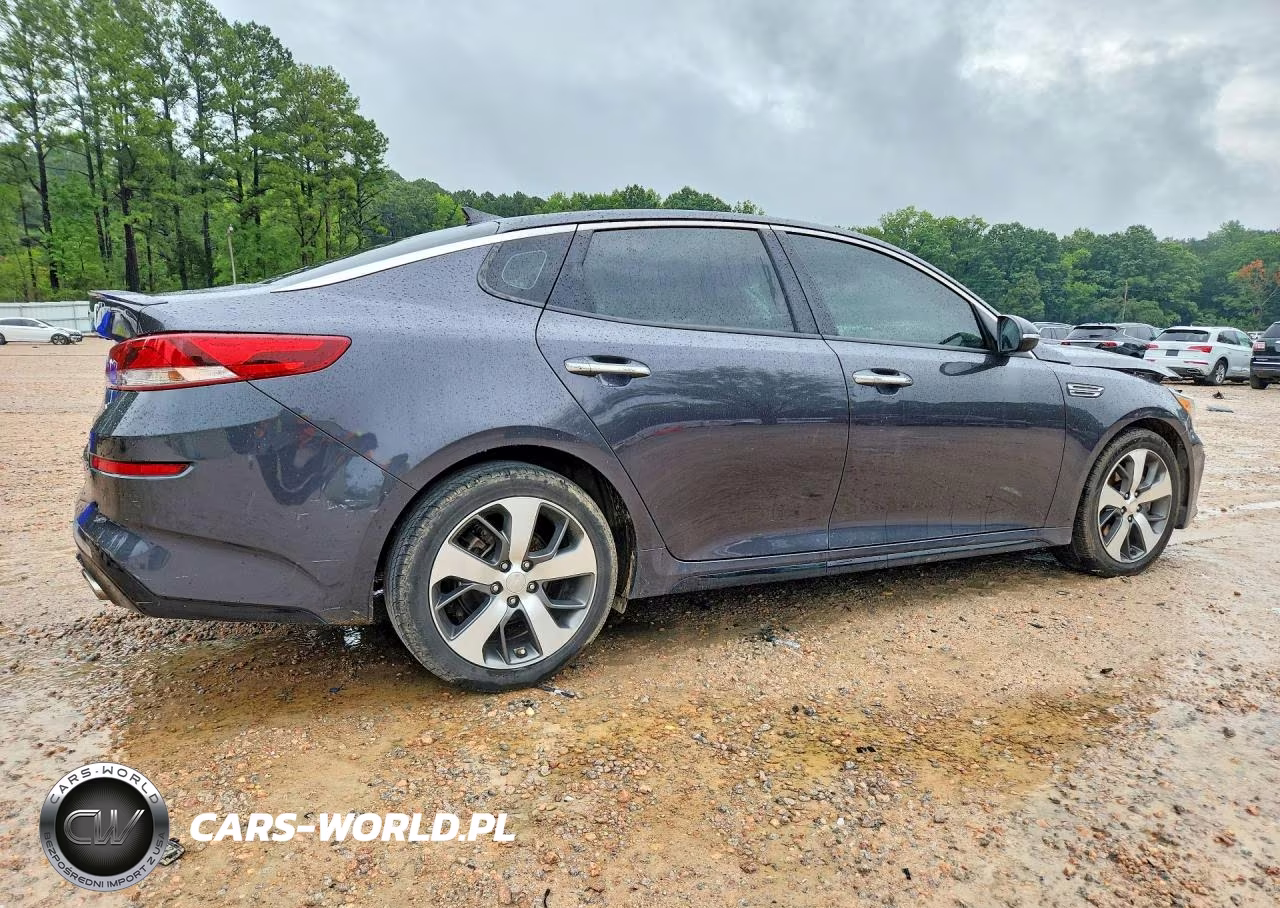 2019 Kia Optima S VIN:5XXGT4L3XKG327431 - 3
