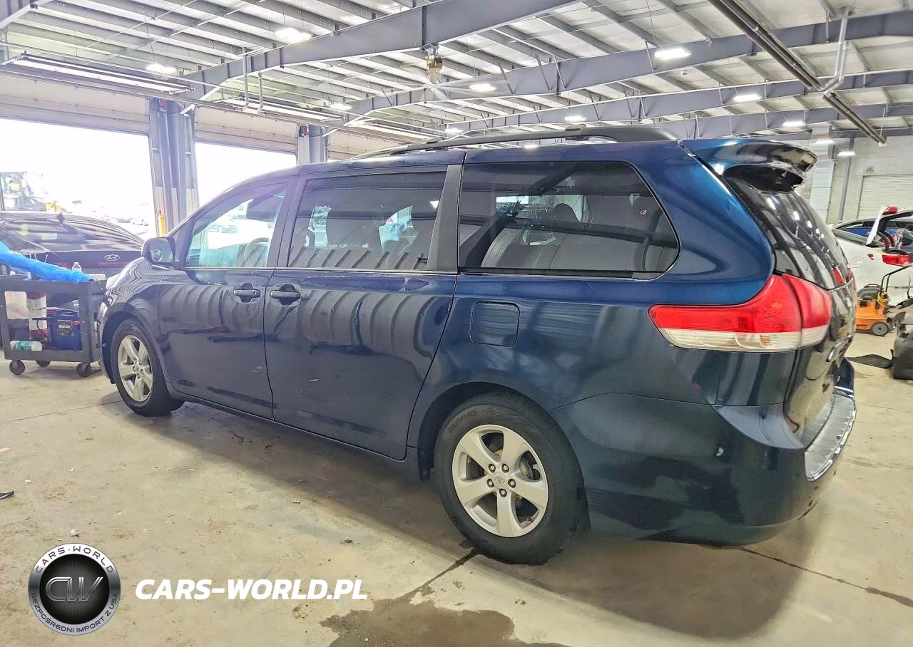 2012 Toyota Sienna Le VIN:5TDKK3DC8CS250385 - 2