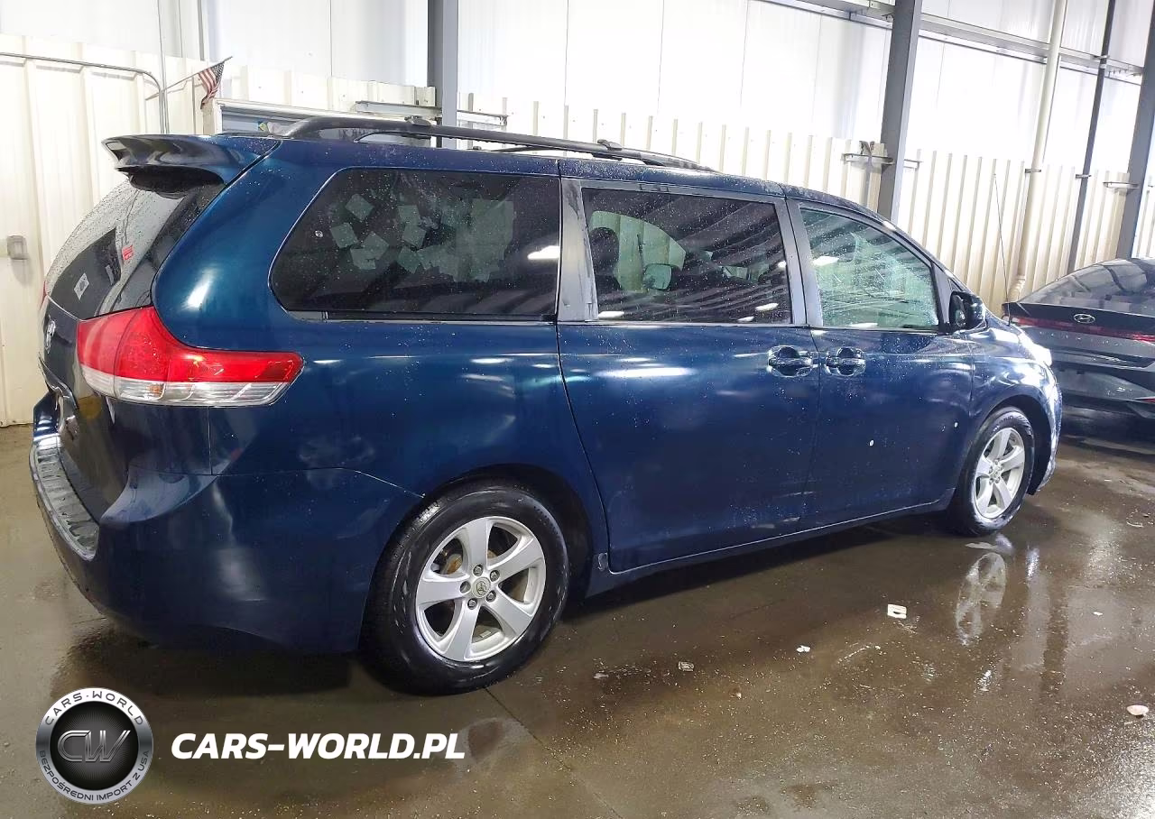 2012 Toyota Sienna Le VIN:5TDKK3DC8CS250385 - 3