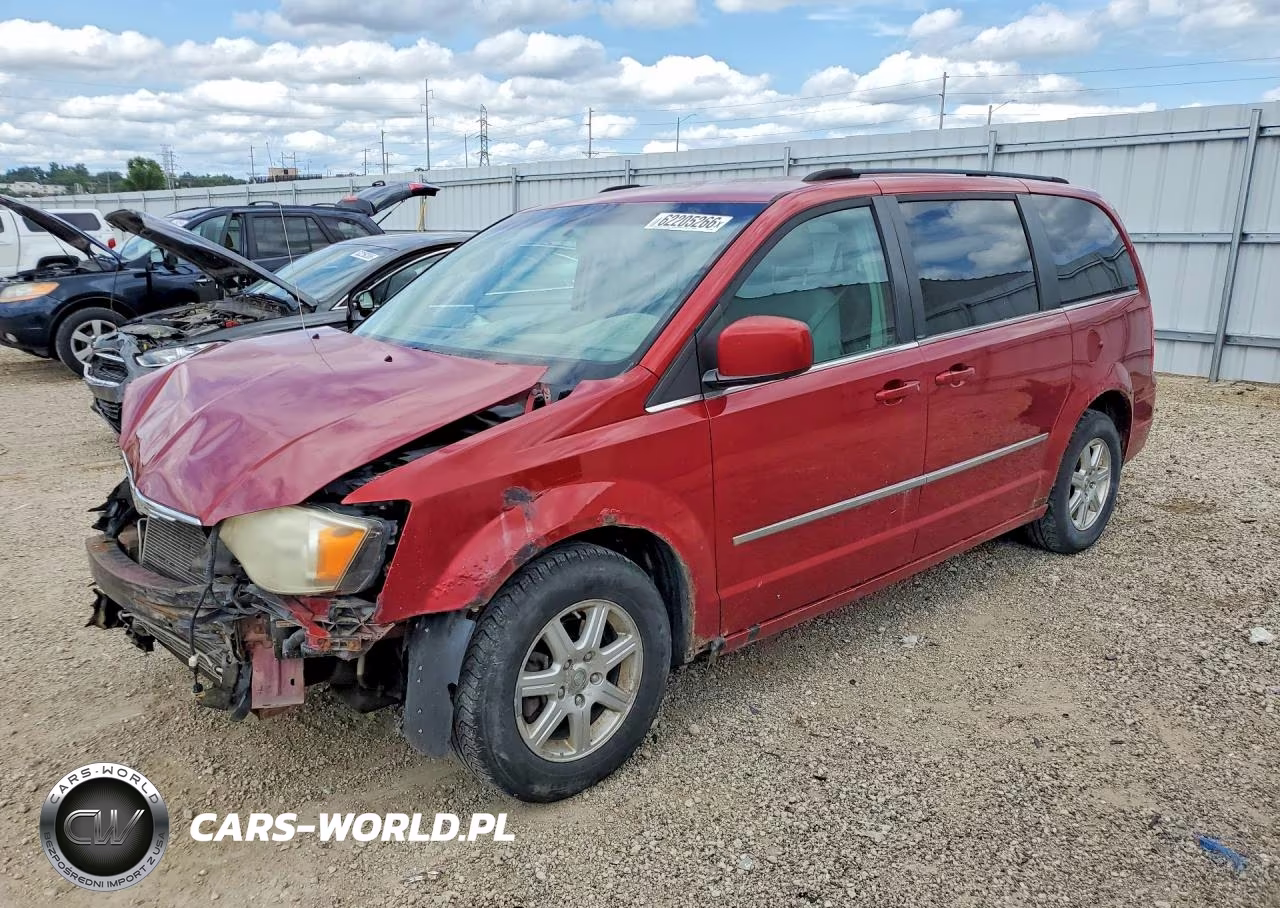 2010 Chrysler Town & Country Touring – zdjęcie 1 z 13