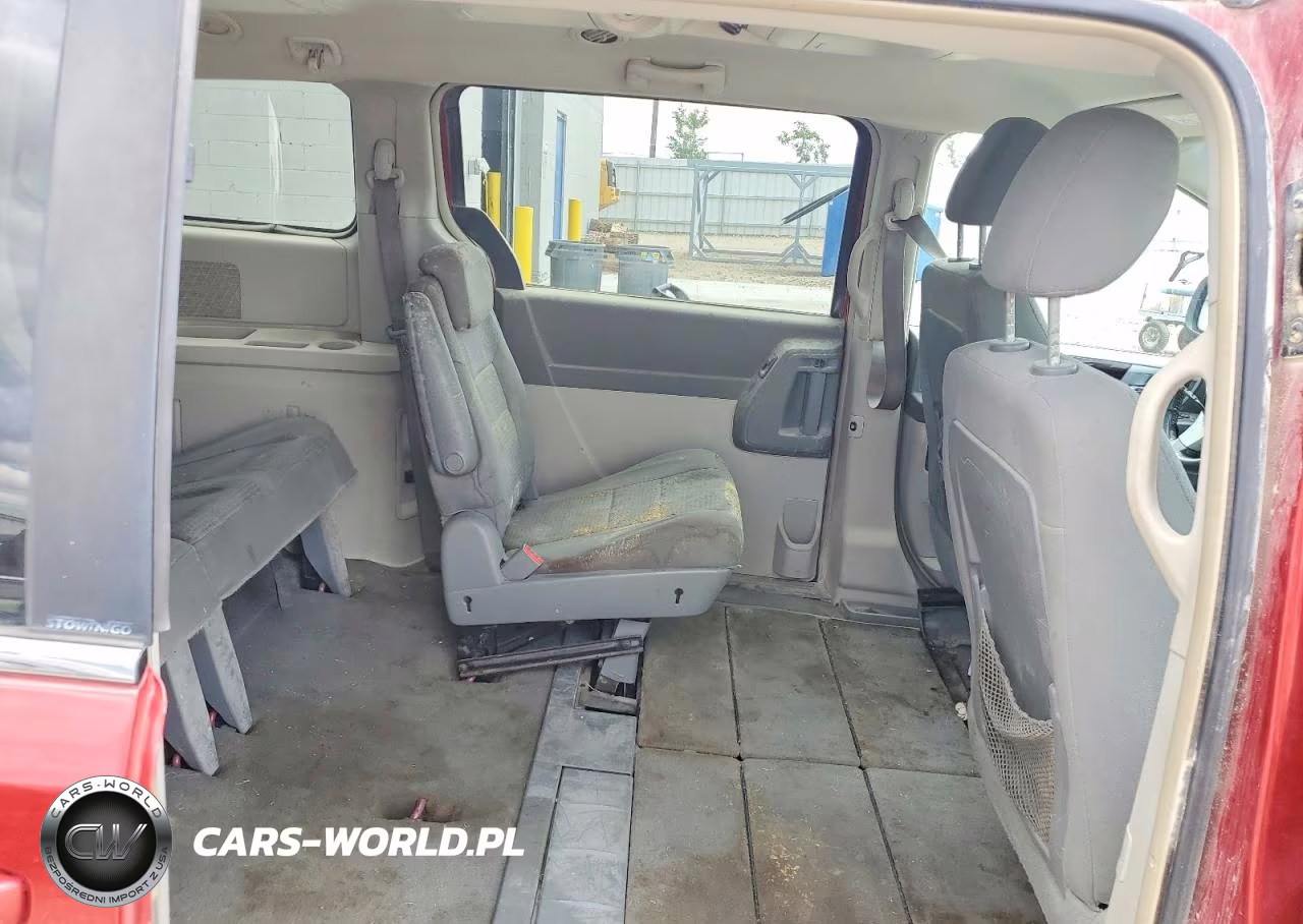2010 Chrysler Town & Country Touring VIN:2A4RR5D19AR245698 - 11