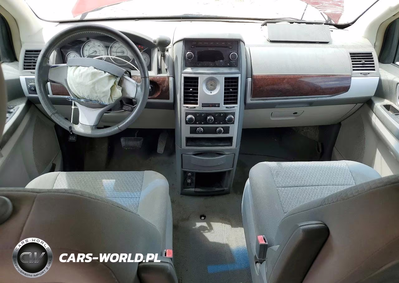 2010 Chrysler Town & Country Touring VIN:2A4RR5D19AR245698 - 8