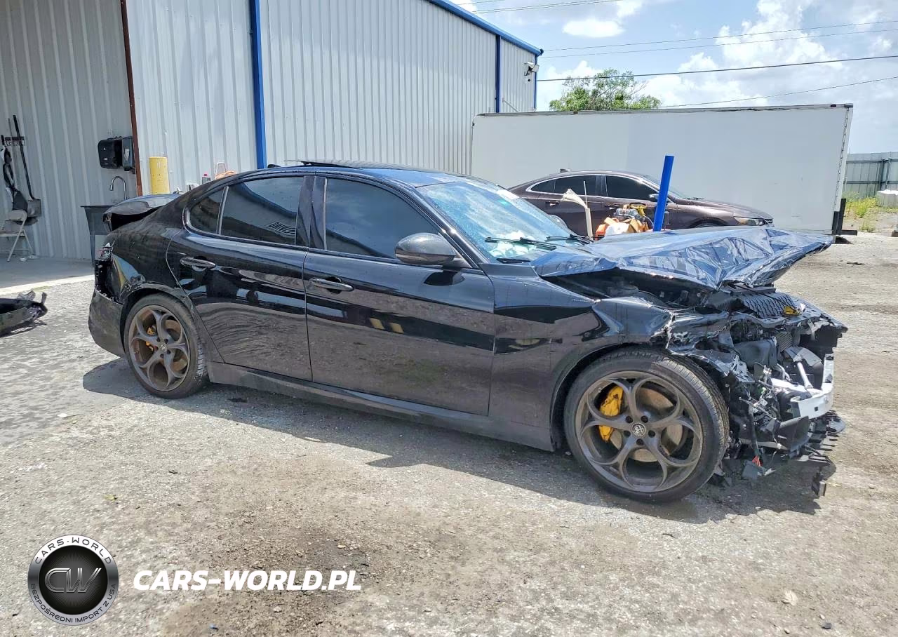 2021 Alfa Romeo Giulia Ti VIN:ZARFAMBN7M7641883 - 4