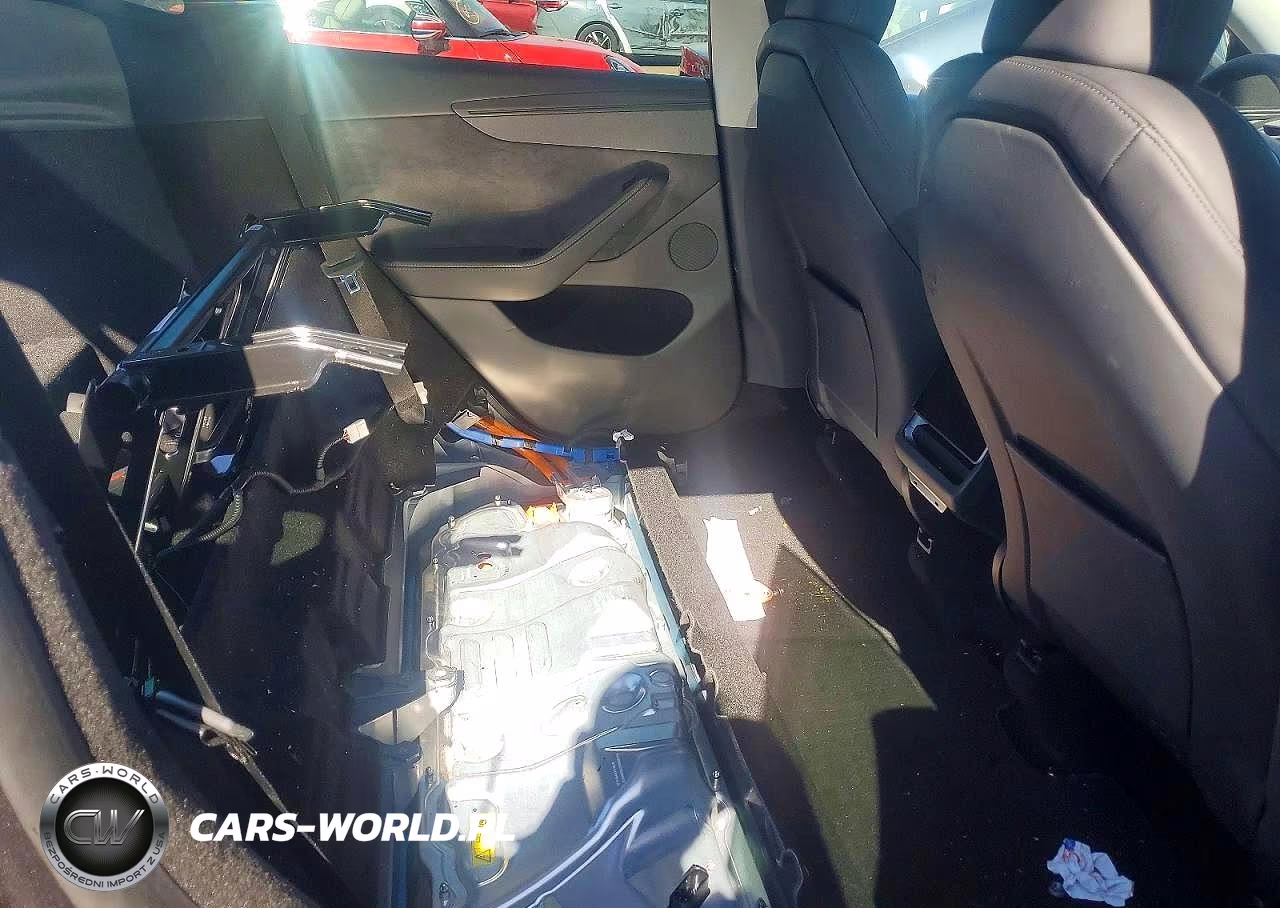 2026 Tesla Model Y VIN:7SAYGDEDXTF548176 - 10