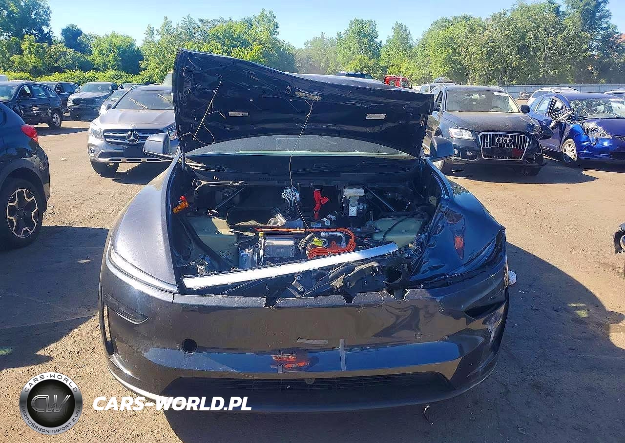 2026 Tesla Model Y VIN:7SAYGDEDXTF548176 - 5