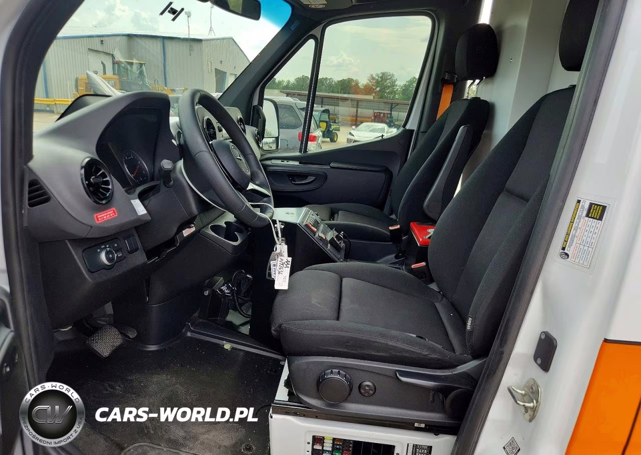 2025 Mercedes-Benz Sprinter 2500 VIN:W1W4NBHY4ST201382 - 7