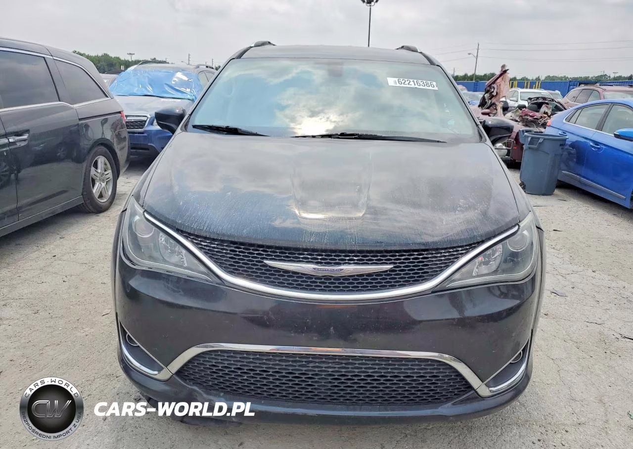 2018 Chrysler Pacifica Hybrid Select VIN:2C4RC1BG9JR142577 - 5