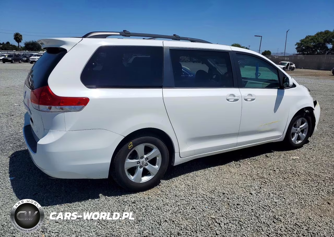 2012 Toyota Sienna Le VIN:5TDKK3DC6CS234461 - 3
