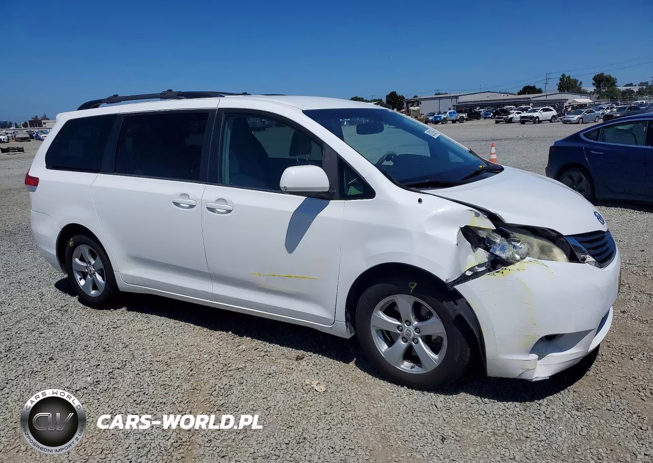 2012 Toyota Sienna Le VIN:5TDKK3DC6CS234461 - 4