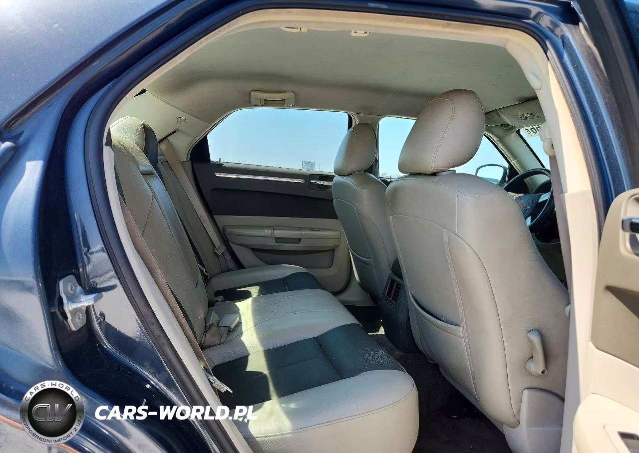 2008 Chrysler 300 Touring VIN:2C3LA53G18H292236 - 10