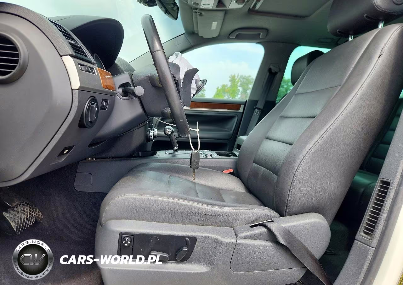 2010 Volkswagen Touareg V6 VIN:WVGBF7A92AD002092 - 7