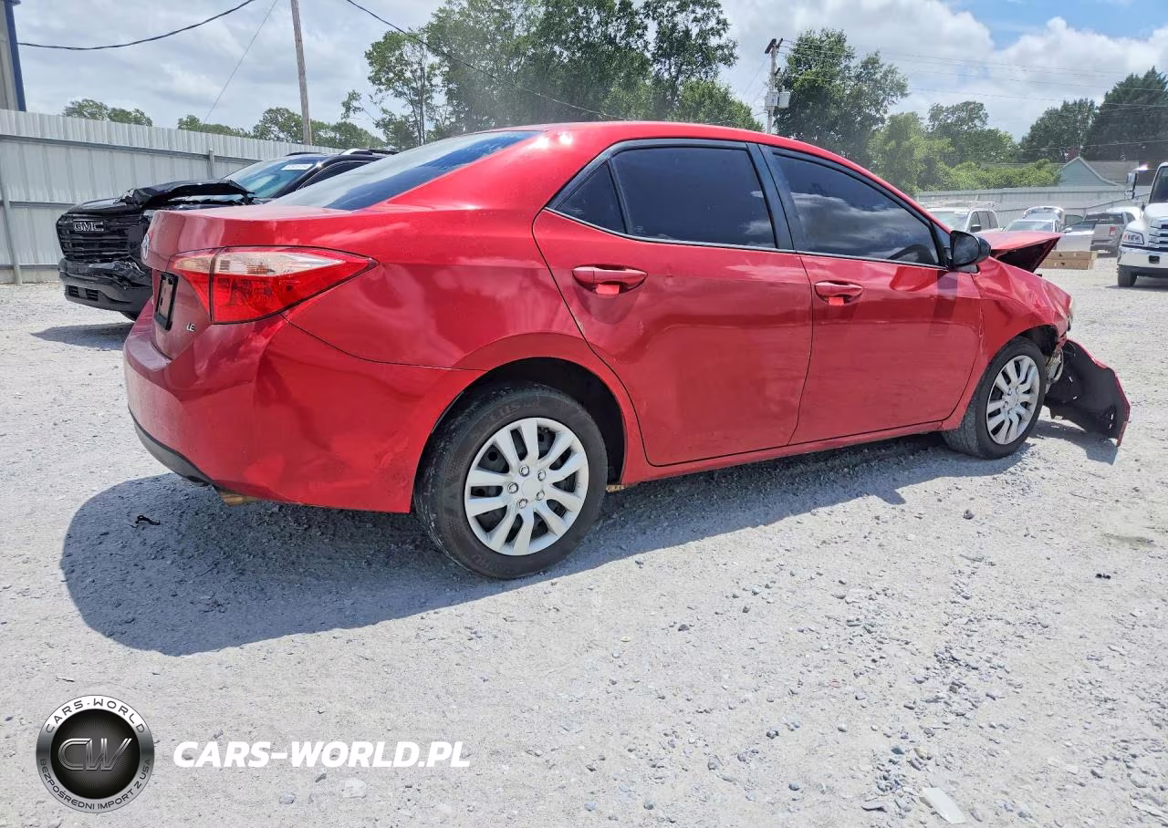 2018 Toyota Corolla Le VIN:5YFBURHE6JP855293 - 3
