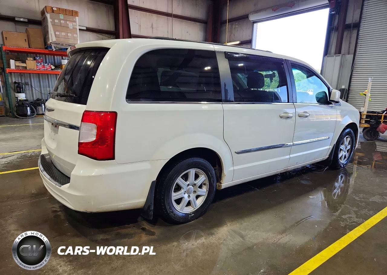 2011 Chrysler Town & Country Touring VIN:2A4RR5DG3BR770911 - 3