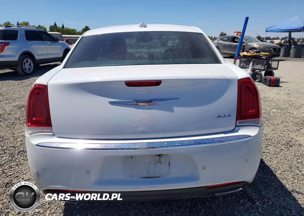 2016 Chrysler 300 Limited VIN:2C3CCAAGXGH313444 - 6
