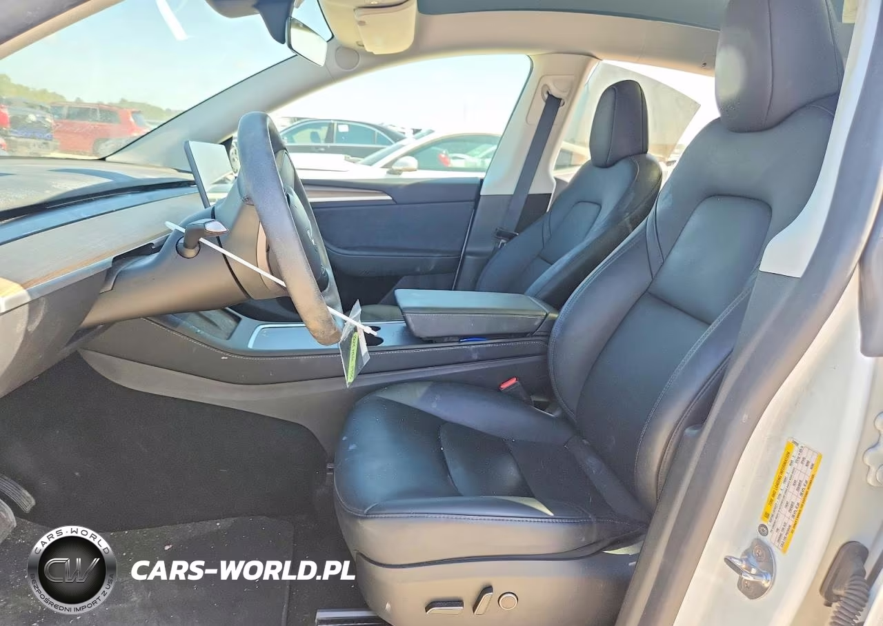 2025 Tesla Model Y VIN:7SAYGDED0SA378955 - 7