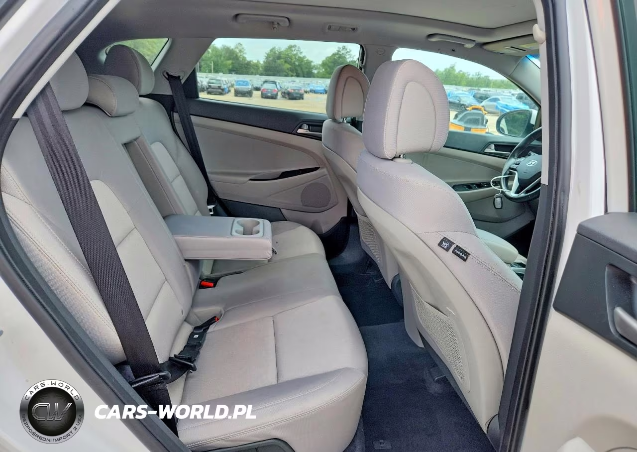 2018 Hyundai Tucson Value VIN:KM8J33A23JU806255 - 11