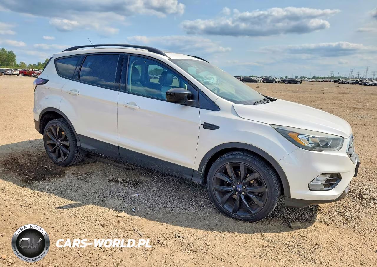 2017 Ford Escape Se VIN:1FMCU0GD3HUE88130 - 4