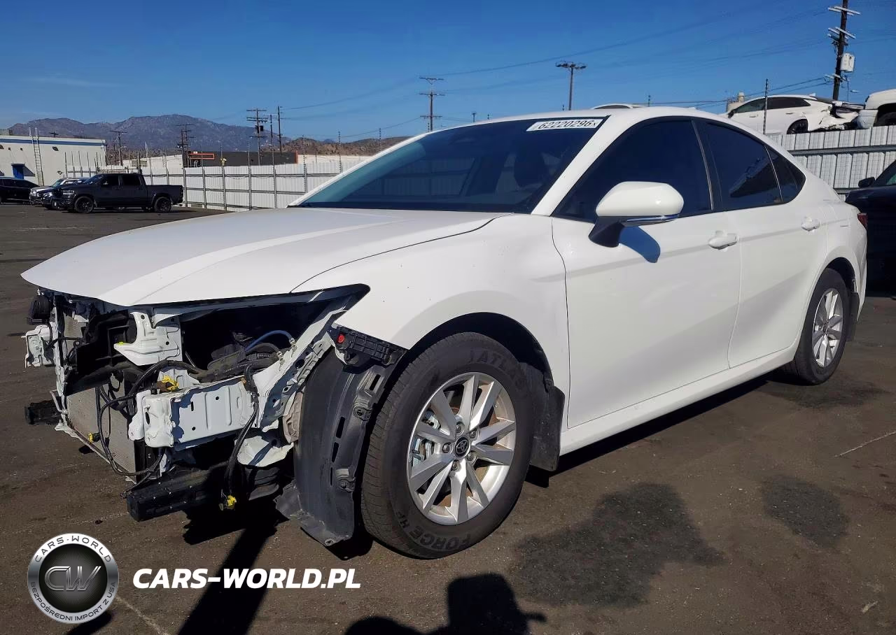 2025 Toyota Camry Le – zdjęcie 1 z 13