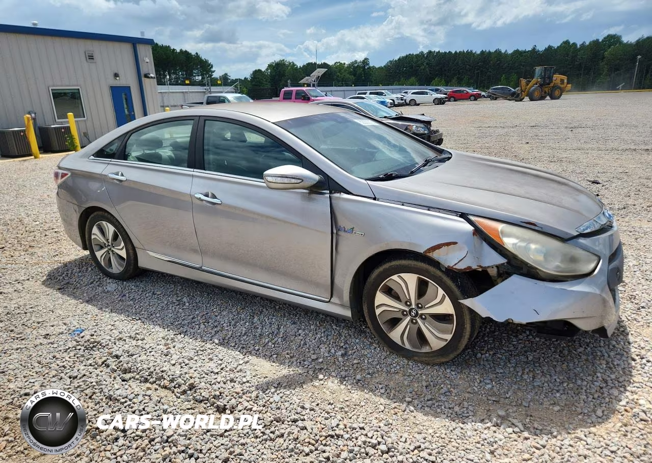 2013 Hyundai Sonata Hybrid VIN:KMHEC4A47DA083251 - 4