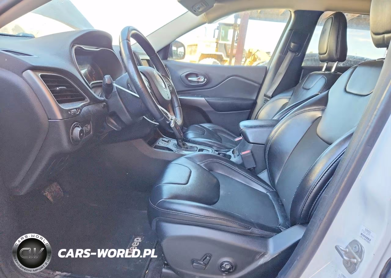 2019 Jeep Cherokee Latitude Plus VIN:1C4PJLLN0KD209691 - 7