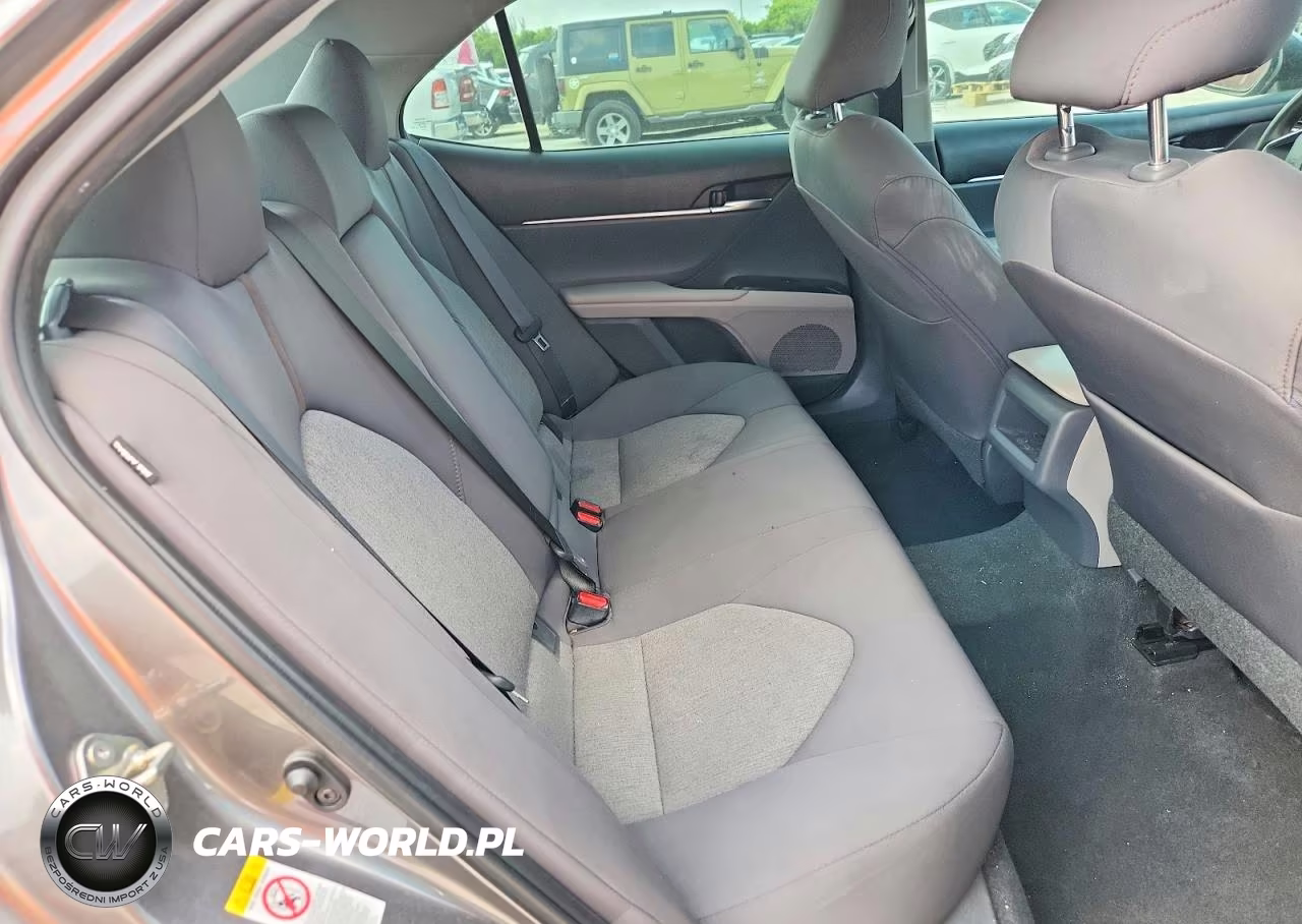 2018 Toyota Camry Le VIN:4T1B11HK5JU082024 - 10