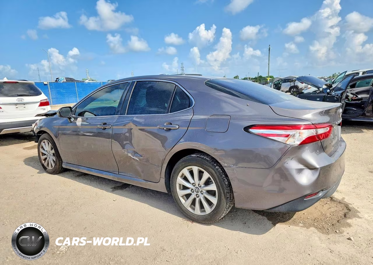 2018 Toyota Camry Le VIN:4T1B11HK5JU082024 - 2