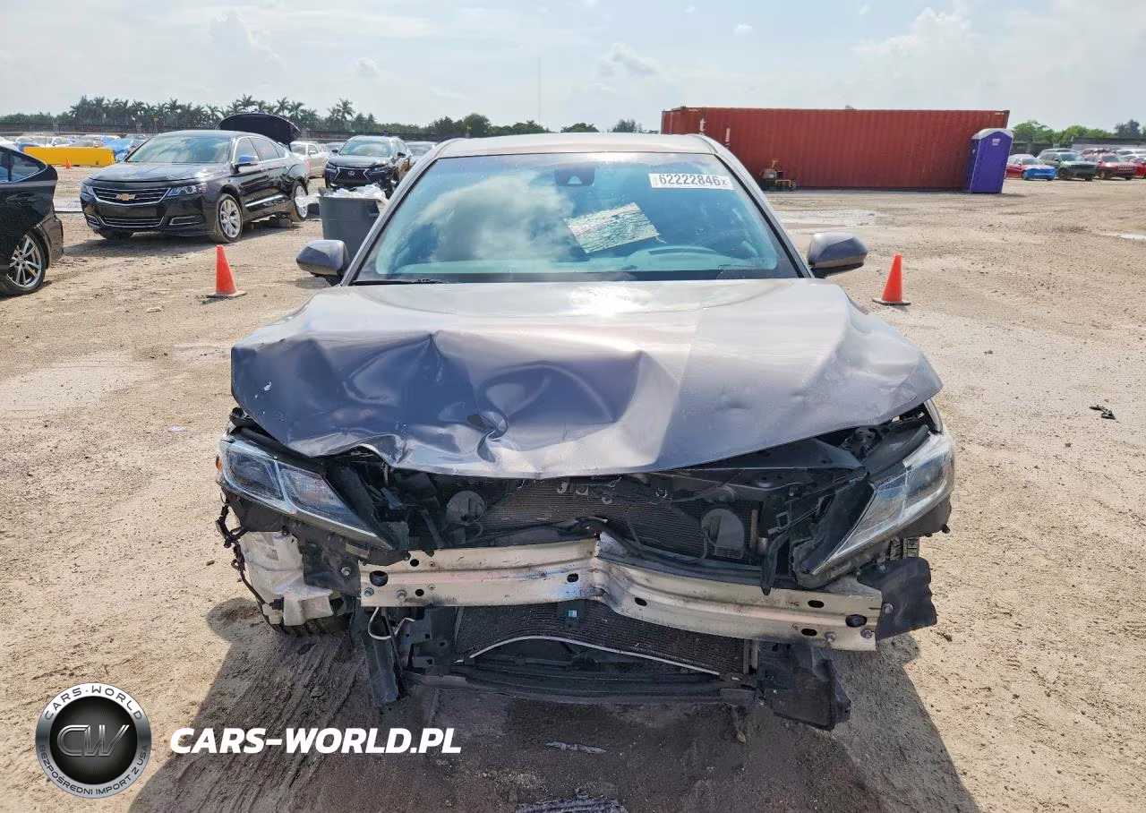 2018 Toyota Camry Le VIN:4T1B11HK5JU082024 - 5
