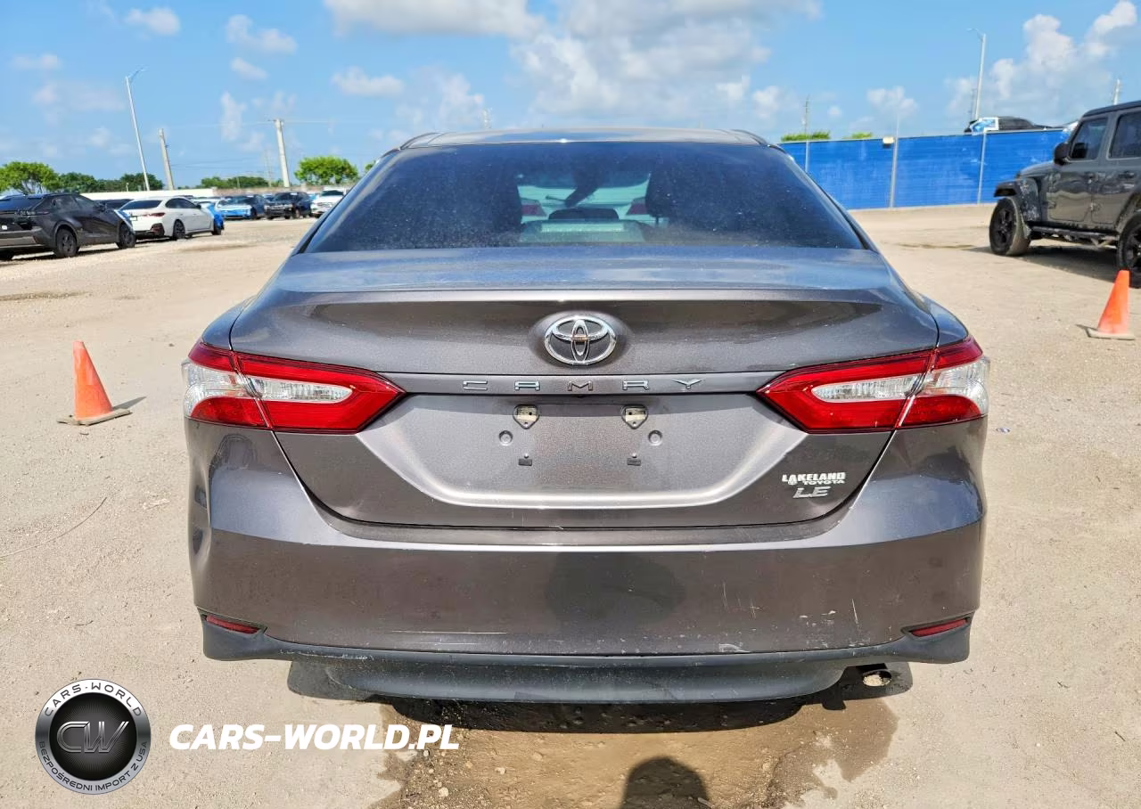 2018 Toyota Camry Le VIN:4T1B11HK5JU082024 - 6