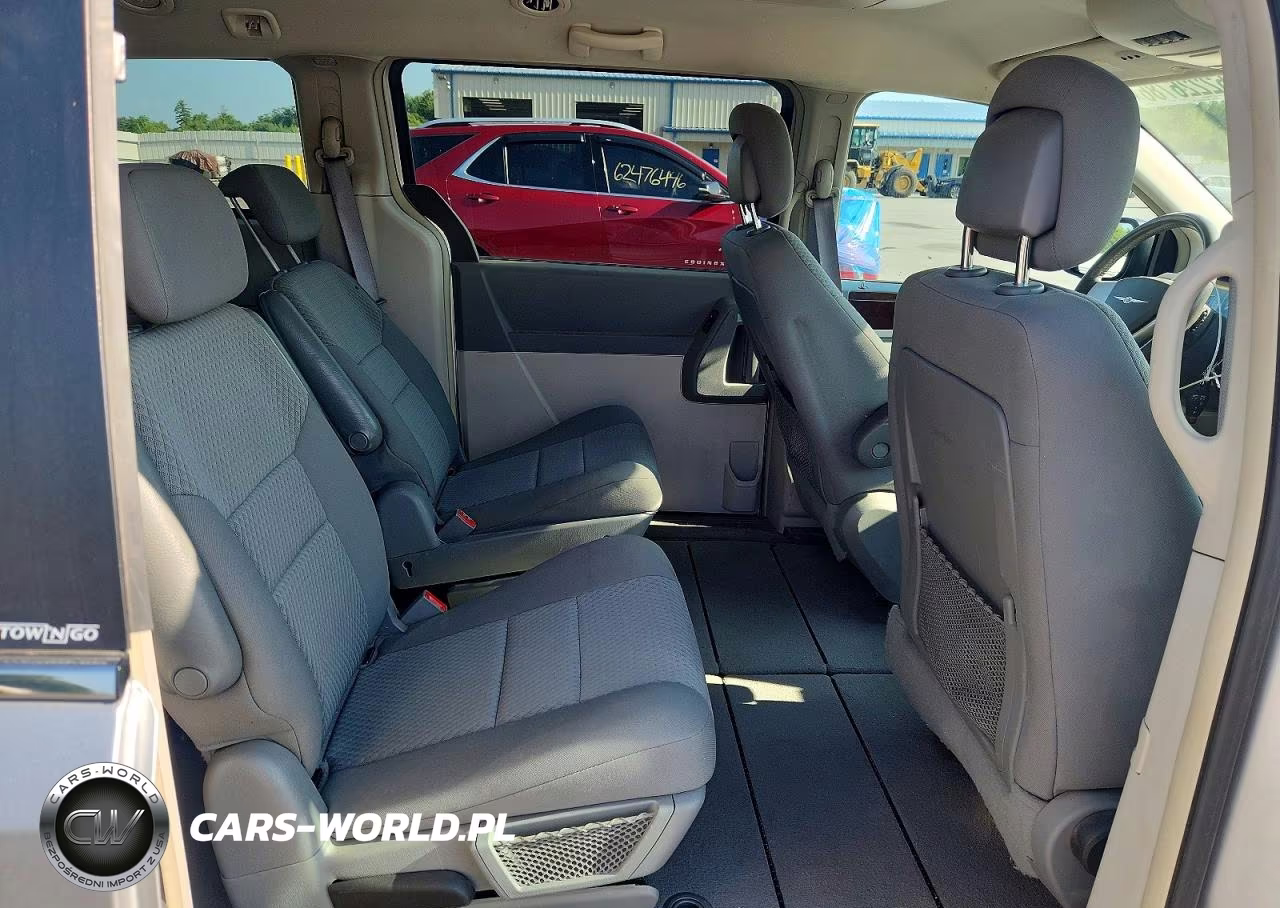 2010 Chrysler Town & Country Touring VIN:2A4RR5D16AR267030 - 11