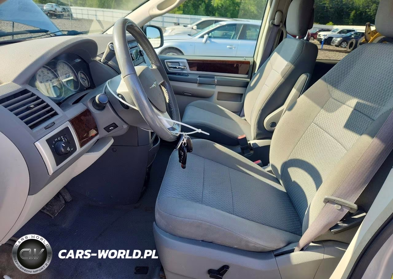 2010 Chrysler Town & Country Touring VIN:2A4RR5D16AR267030 - 7