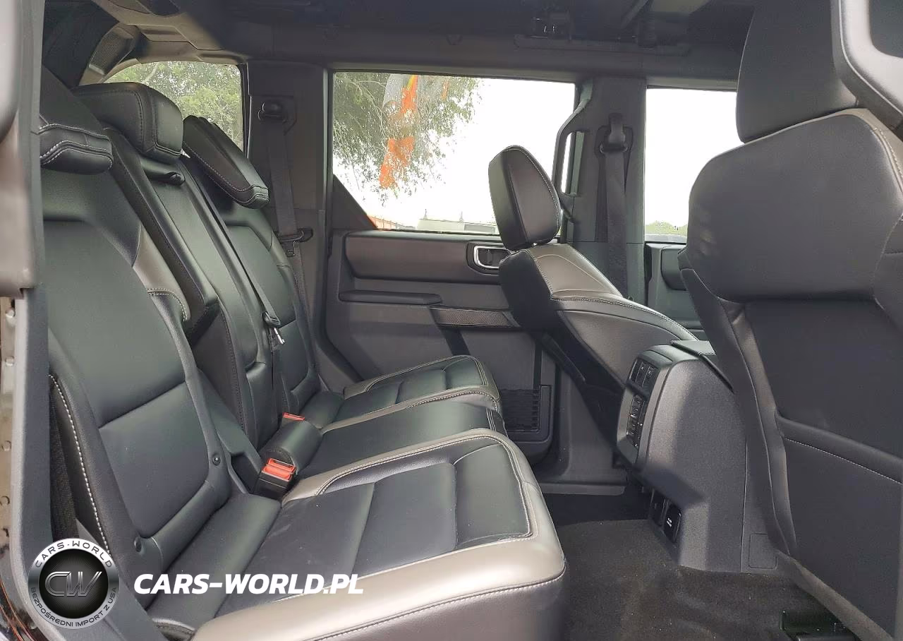 2025 Ford Bronco Outer Banks VIN:1FMDE8BH4SLA78735 - 10