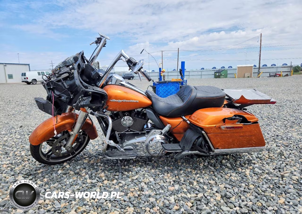 2015 Harley-Davidson Fltrxs Road Glide Special VIN:1HD1KTM17FB666190 - 3