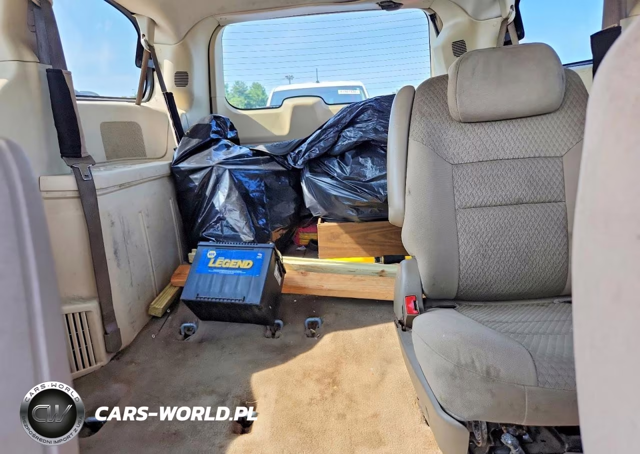 2008 Chrysler Town & Country Touring VIN:2A8HR54PX8R135557 - 10