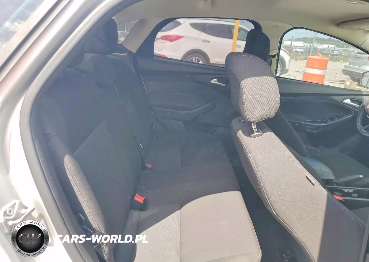 2015 Ford Focus Se VIN:1FADP3F29FL347203 - 10