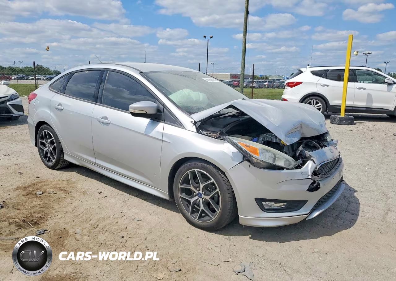2015 Ford Focus Se VIN:1FADP3F29FL347203 - 4