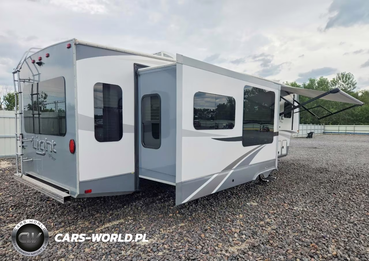 2017 Highland Ridge Light Camper VIN:58TFX3520H3028873 - 4