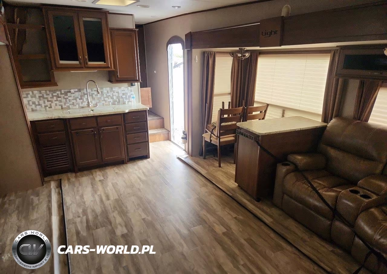 2017 Highland Ridge Light Camper VIN:58TFX3520H3028873 - 5