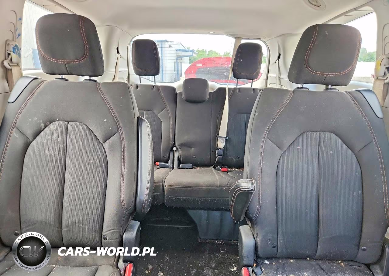 2017 Chrysler Pacifica Touring VIN:2C4RC1DG7HR519995 - 10