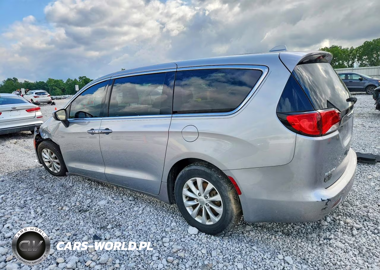 2017 Chrysler Pacifica Touring VIN:2C4RC1DG7HR519995 - 2