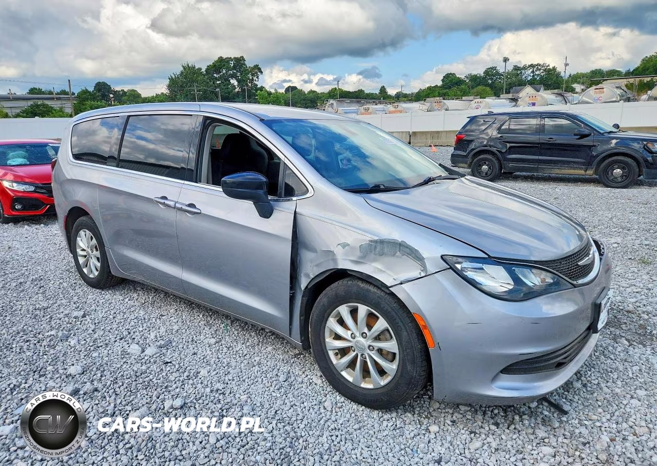 2017 Chrysler Pacifica Touring VIN:2C4RC1DG7HR519995 - 4