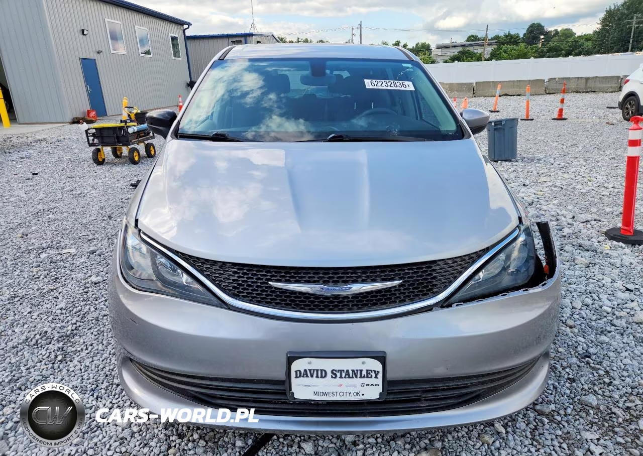 2017 Chrysler Pacifica Touring VIN:2C4RC1DG7HR519995 - 5