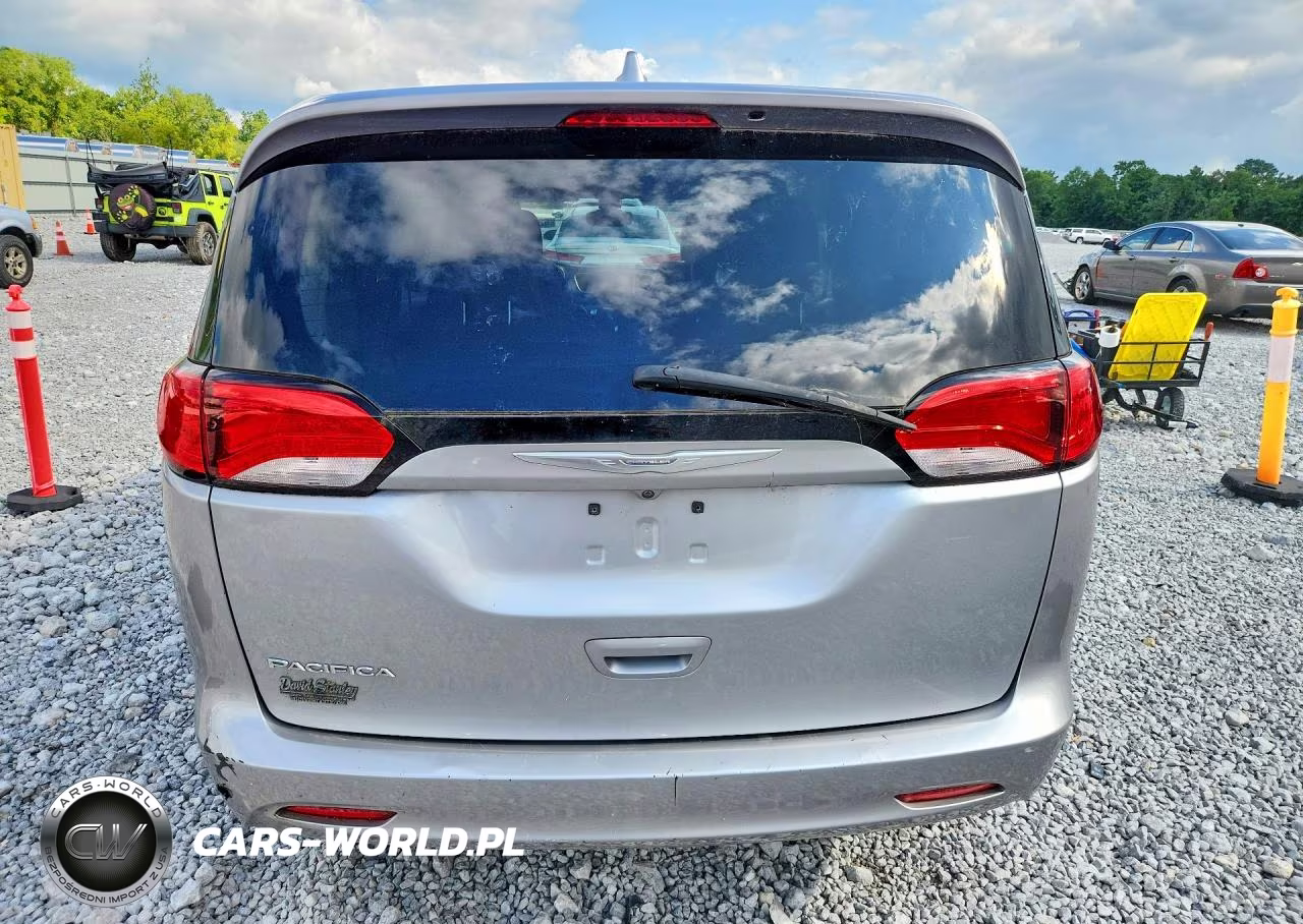 2017 Chrysler Pacifica Touring VIN:2C4RC1DG7HR519995 - 6